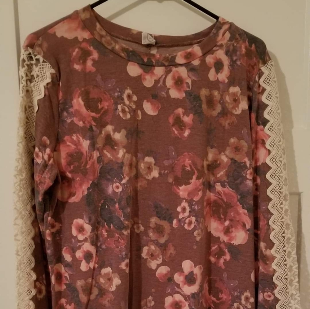 Lk new CY Fashions top. Large